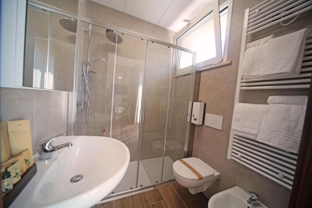 Smeraldo Dip Villa Canneto Sirmione Exterior photo